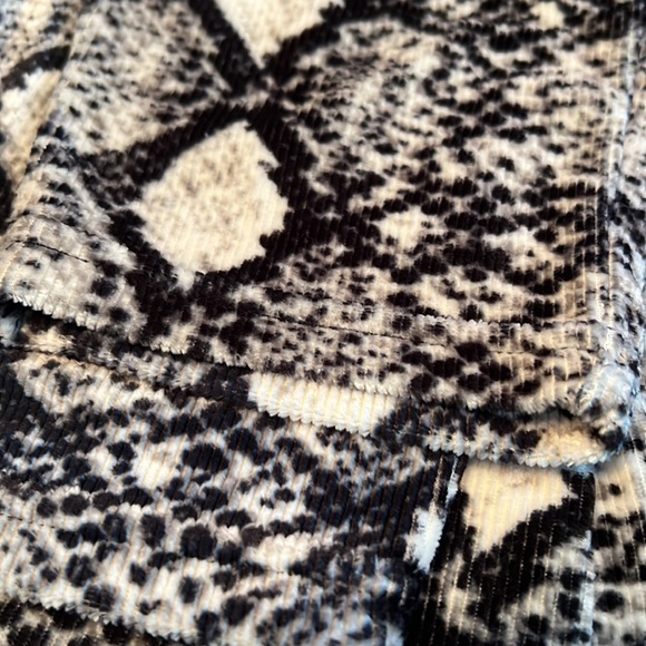 Hue size Large /Velour furry Yumminess Hue leggings. - Picture 3 of 6